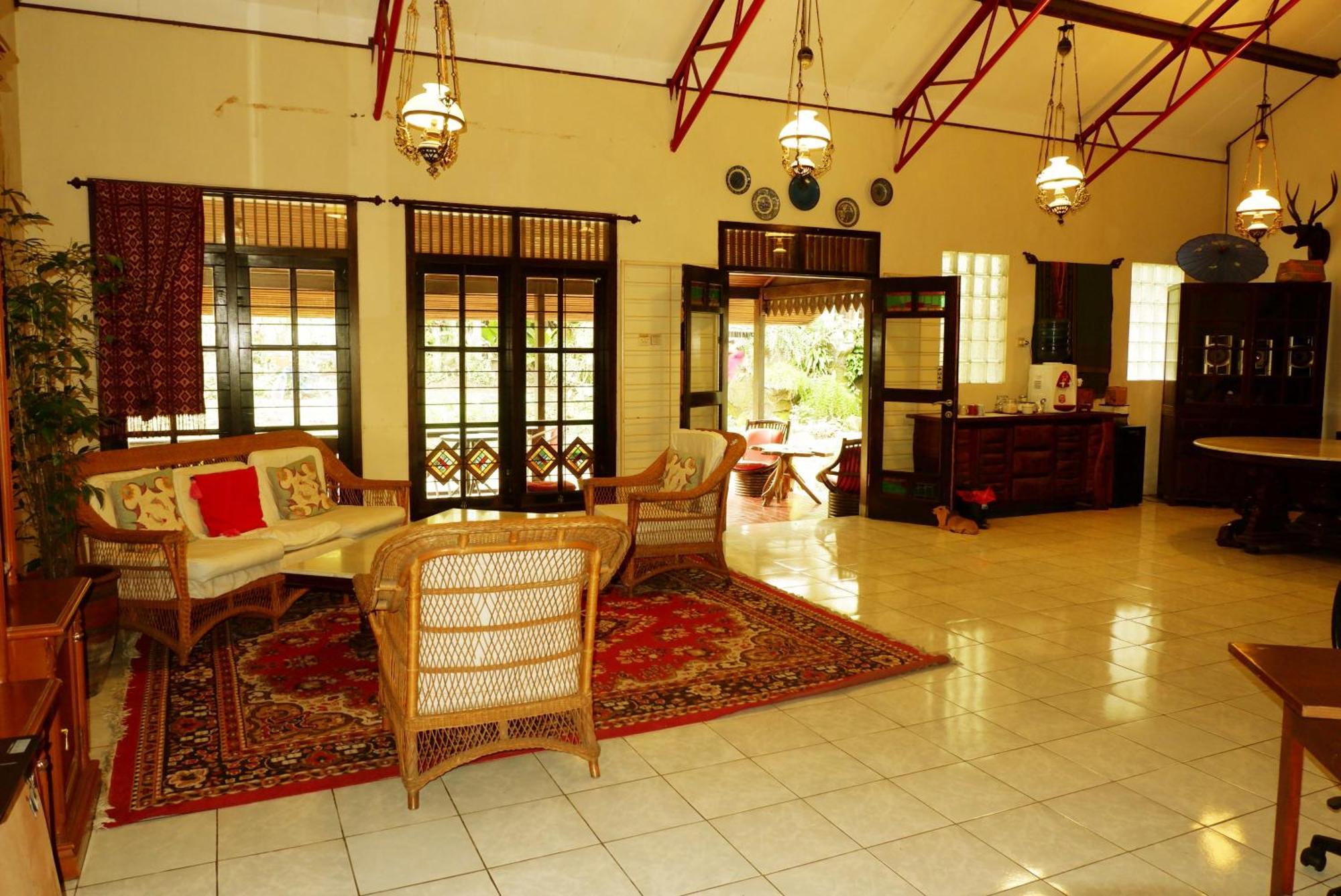 Cemara'S Homestay 巴图 外观 照片